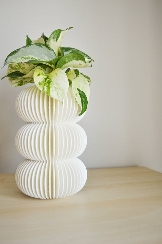 Minimal Bubble Fluted Vase - Matte Ivory White